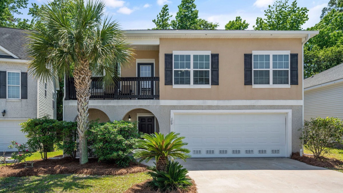 Country Club Estates House | Blue Dog Inn | 3 Bed, 2 Bath