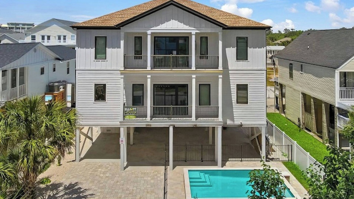 Windy Hill House | Blue Dolphin- 6 Bedroom- Outdoor Pool