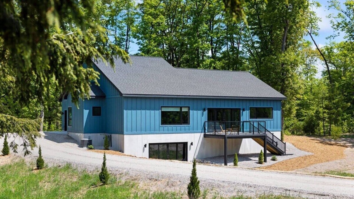 Glen Arbor House | Blue Dune Summary: Ne
