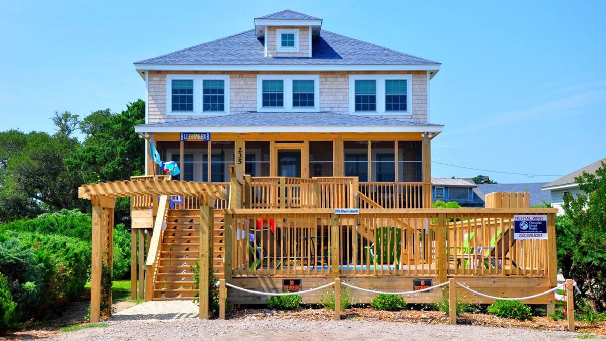 Ocracoke House | Blue Harbor: Large home on Silver Lake Harbor. Pool and Docking