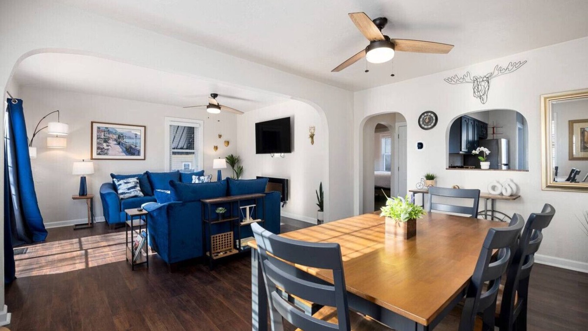 Peoria House | Blue Haven Cottage | Spacious 2BD in the Heights