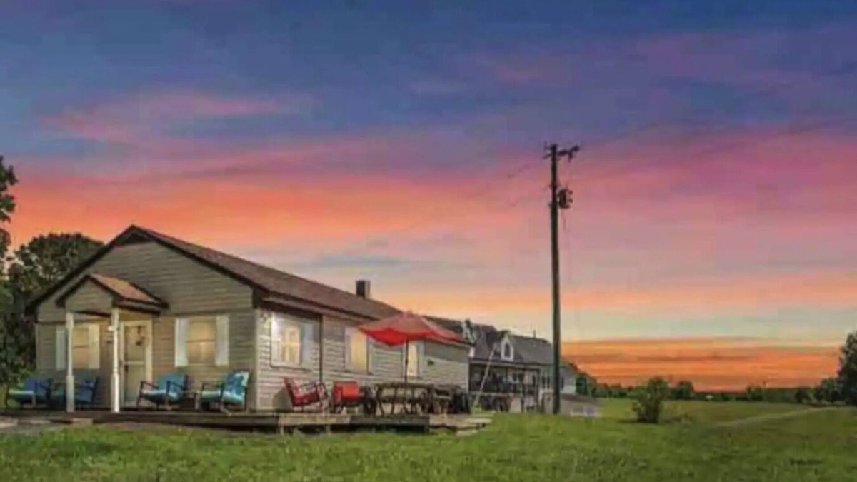 Livingston House | Blue Heron Cottage Cute Lake Front + Kayaks + Stars + Boat Launch & Slip