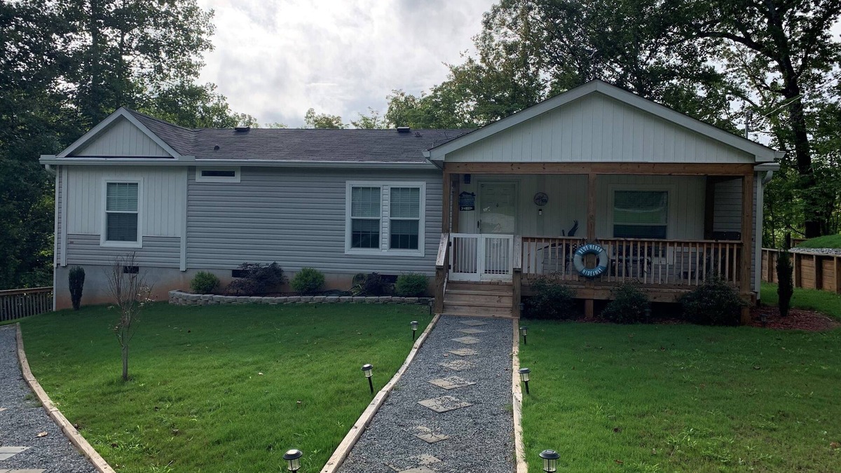 Eatonton House | Blue Heron Hideaway on beautiful Lake Sinclair.