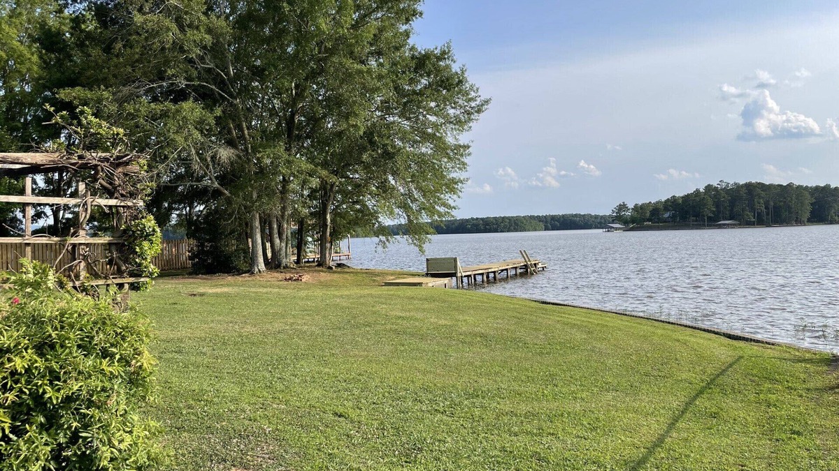 Centre House | Blue Heron Retreat - bring the whole family. Relax and have fun at the lake.