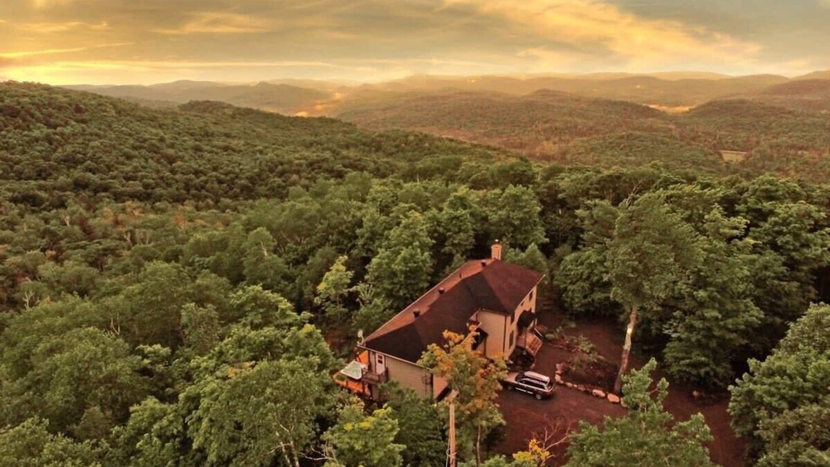 Morin Heights Ski Chalet | Blue Hill Pool, spa, game room, mountain view