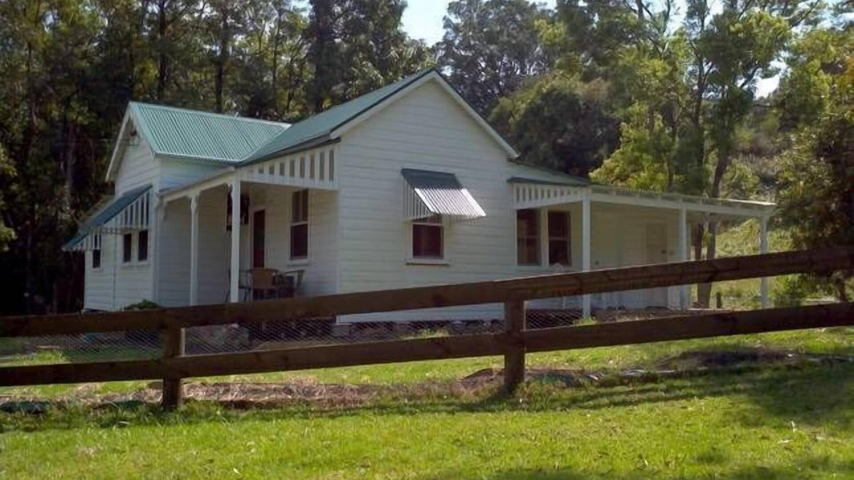 Upper Lansdowne House | "Blue Hills Cottage"
