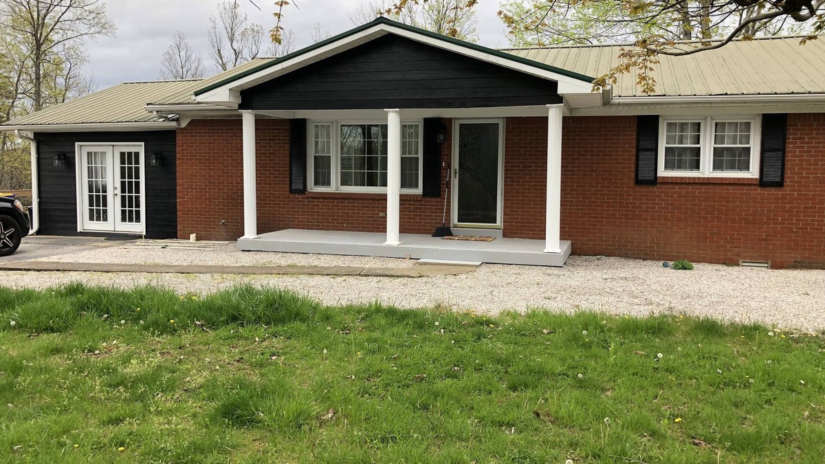 Mammoth Cave House | Blue Holler’s back entrance is 2 driveways down. Mammoth cave and Nolin near