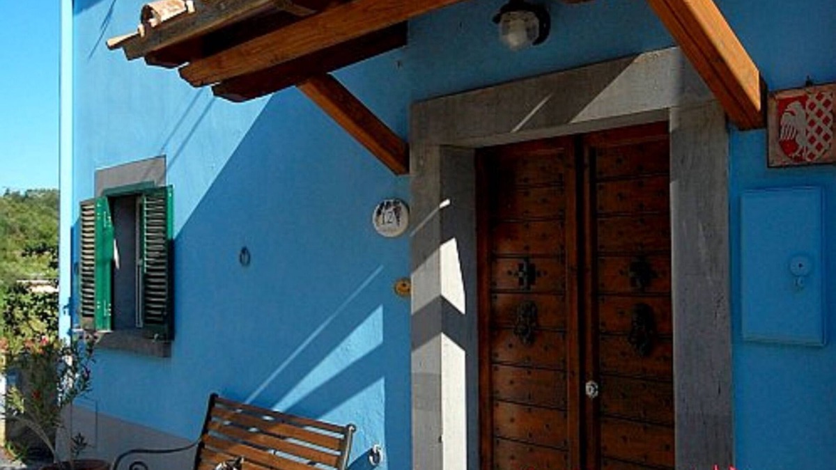 Bagnoregio House | Blue House near Bagnoregio-overlooking the Umbrian Mountains and Tiber Valley