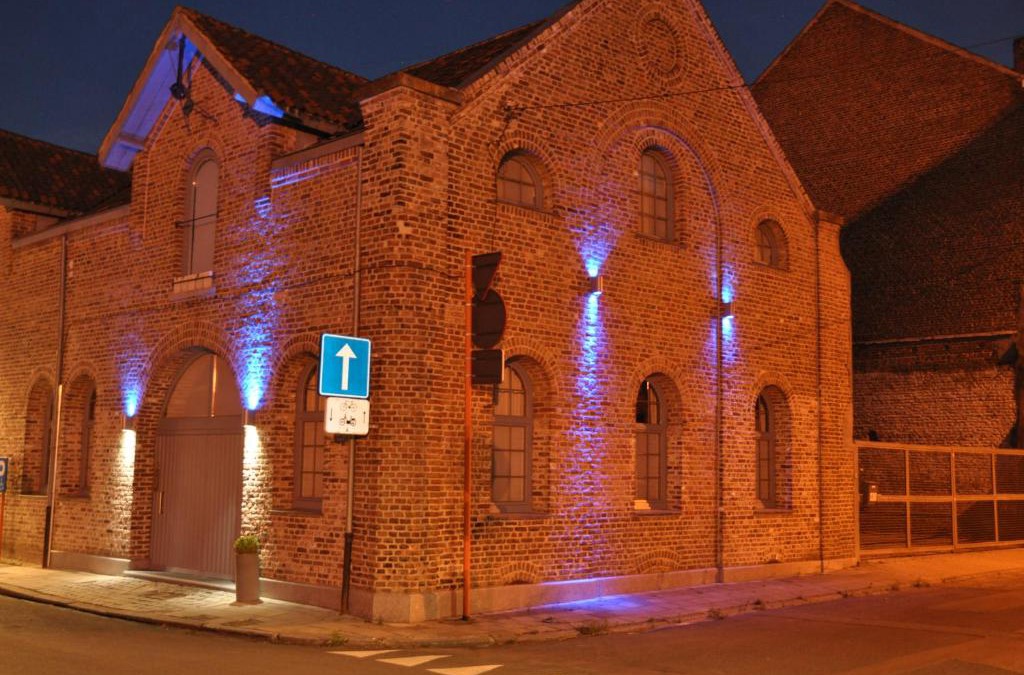 Kortrijk House | Blue House On The Water