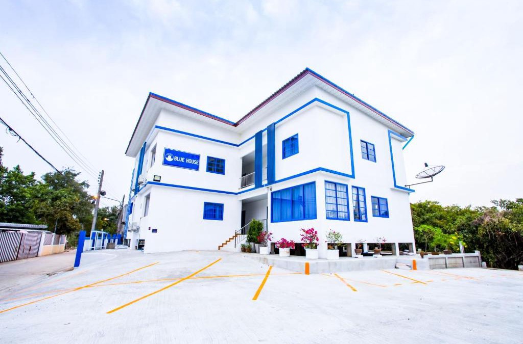 Ang Thong Apartment | Blue House
