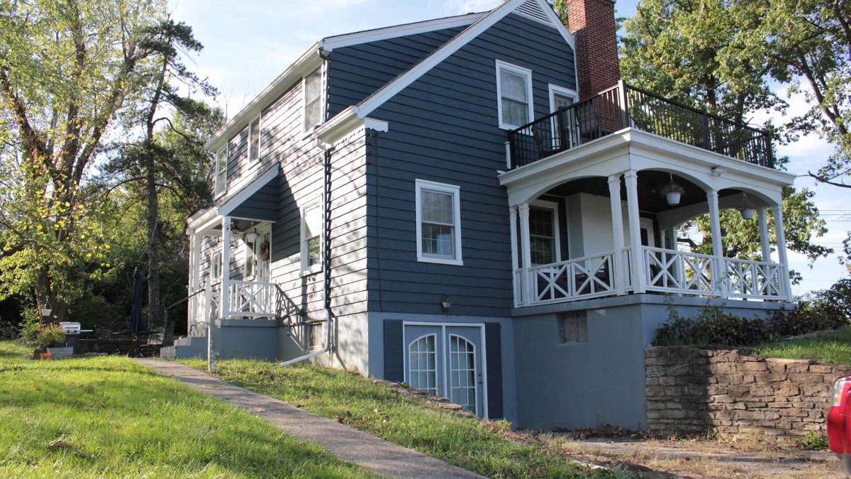 New Haven Hamilton County House | Blue Jay Bungalow- 3 bedroom withnprivate outdoor porches, kid-friendly big yard