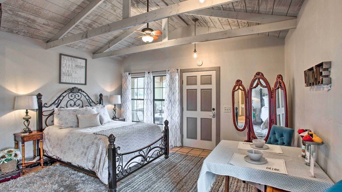 Pittsburg Apartment | ‘Blue Jay Cottage' - Pittsburg Studio on Winery!