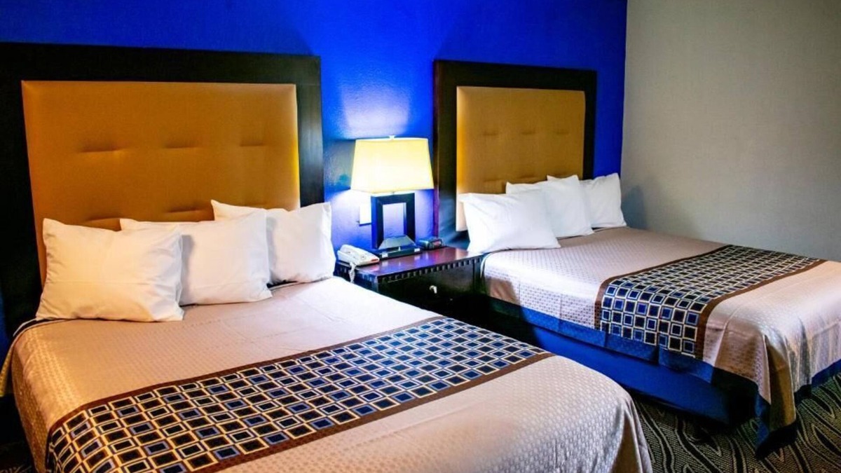 Sallisaw Hotel | Blue Jay Inn and Suites