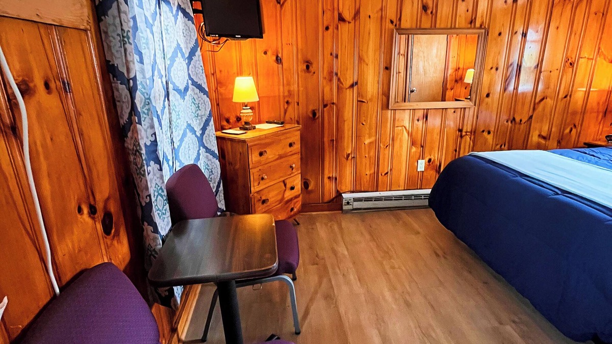 Hampton Hotel | Blue Jay Motel