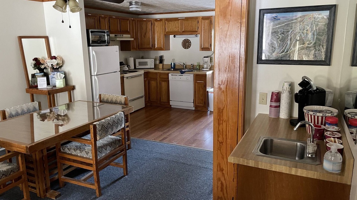 Claysburg Condo | Blue Knob Condo - 2/Queen Bedrooms, 2/Full Baths, Indoor Pool, Wet Bar & WiFi