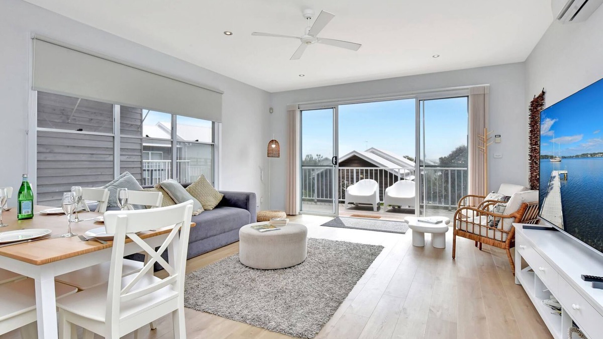 Caves Beach Villa | Blue Lagoon at Caves Beach Villas