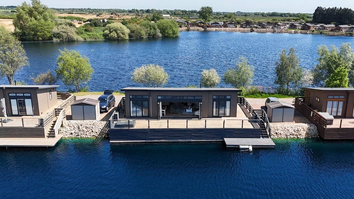 Frognall House | Blue Lagoon - Two Bedroom House, Sleeps 4