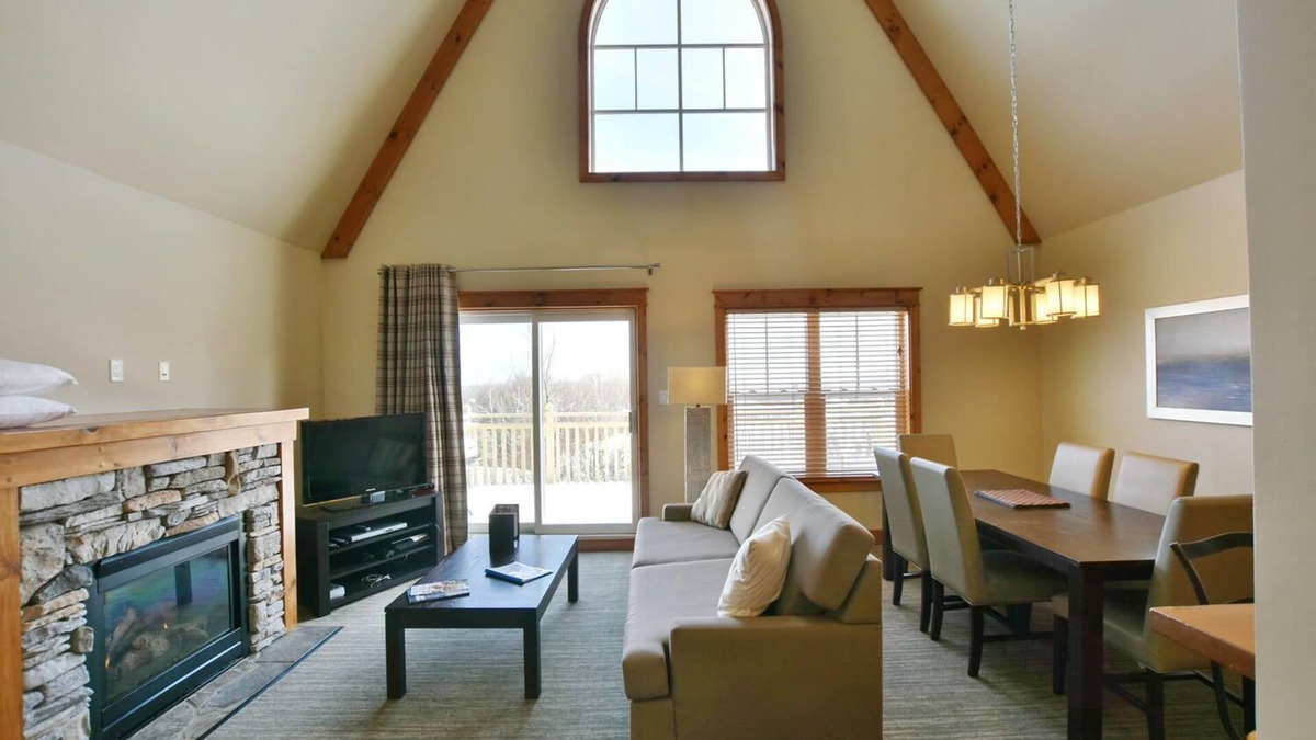 The Blue Mountains House | BLUE MOUNTAIN 2 STOREY TOWNHOUSE- STA LICENSE # LCSTR20210000210