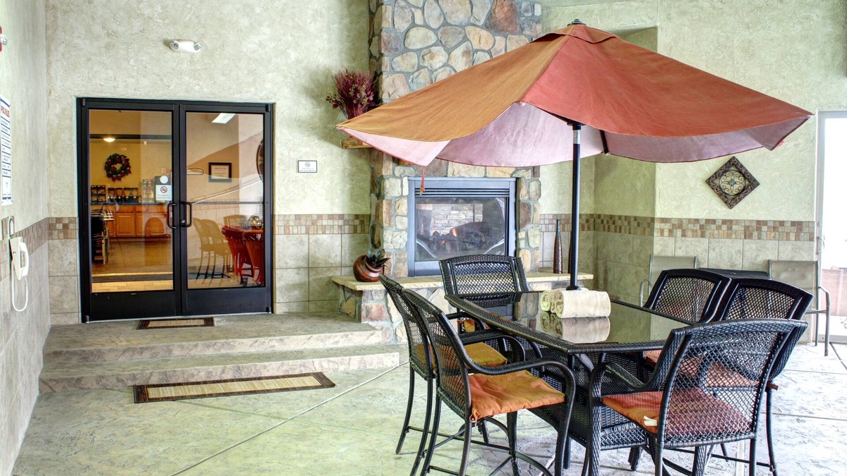 Rangely Hotel | Blue Mountain Inn And Suites