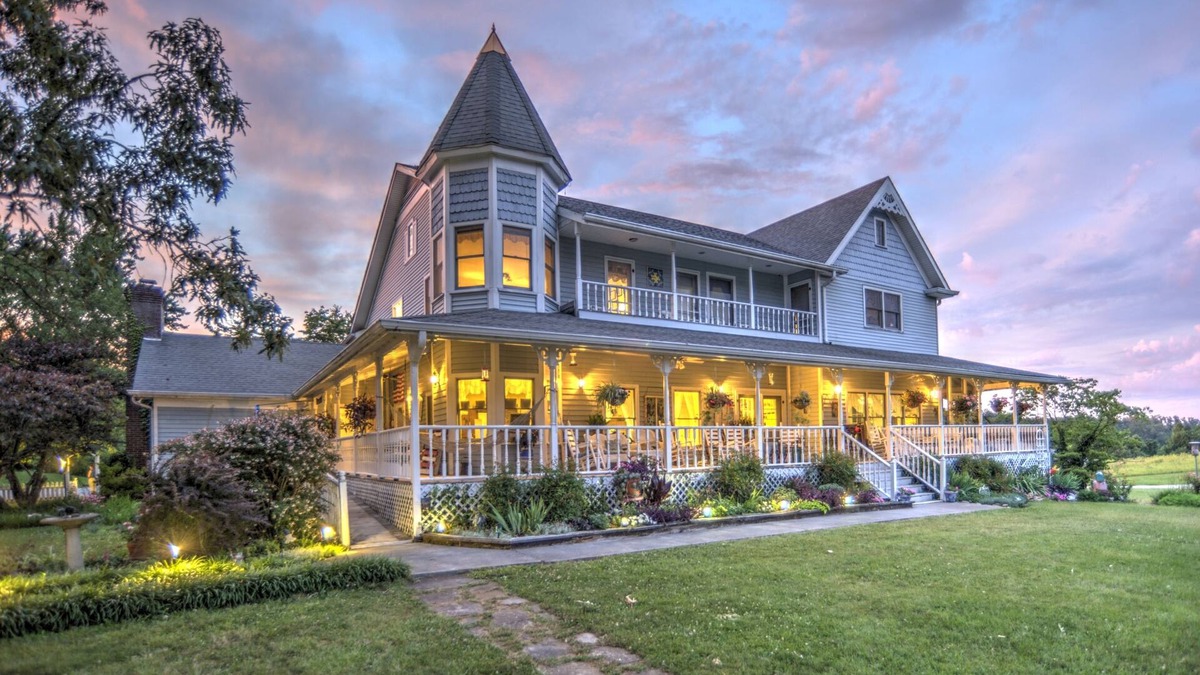 Sevierville Bed & Breakfast | Blue Mountain Mist Country Inn & Spa
