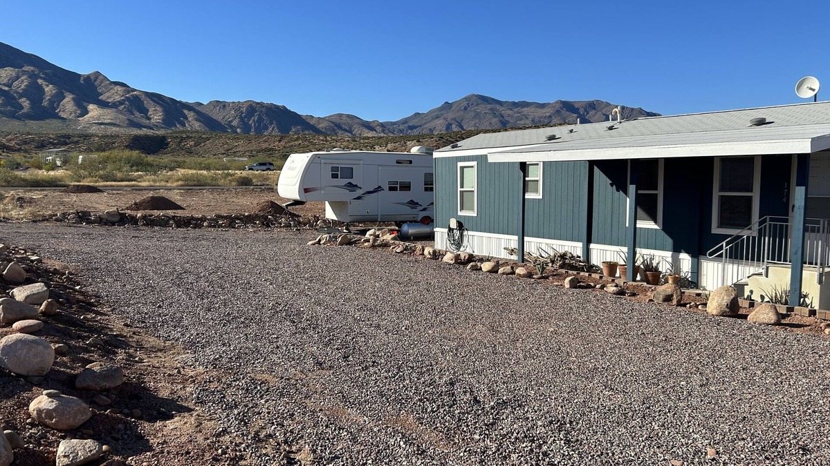 Tonto Basin House | Blue Perch is comfortable and new in the heart of Tonto Basin by Lake Roosevelt.