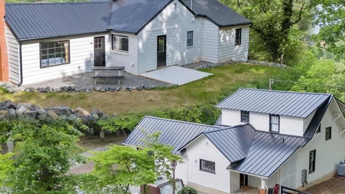 Roanoke House | Blue Ridge Farm: Reunions, Retreats, Weddings