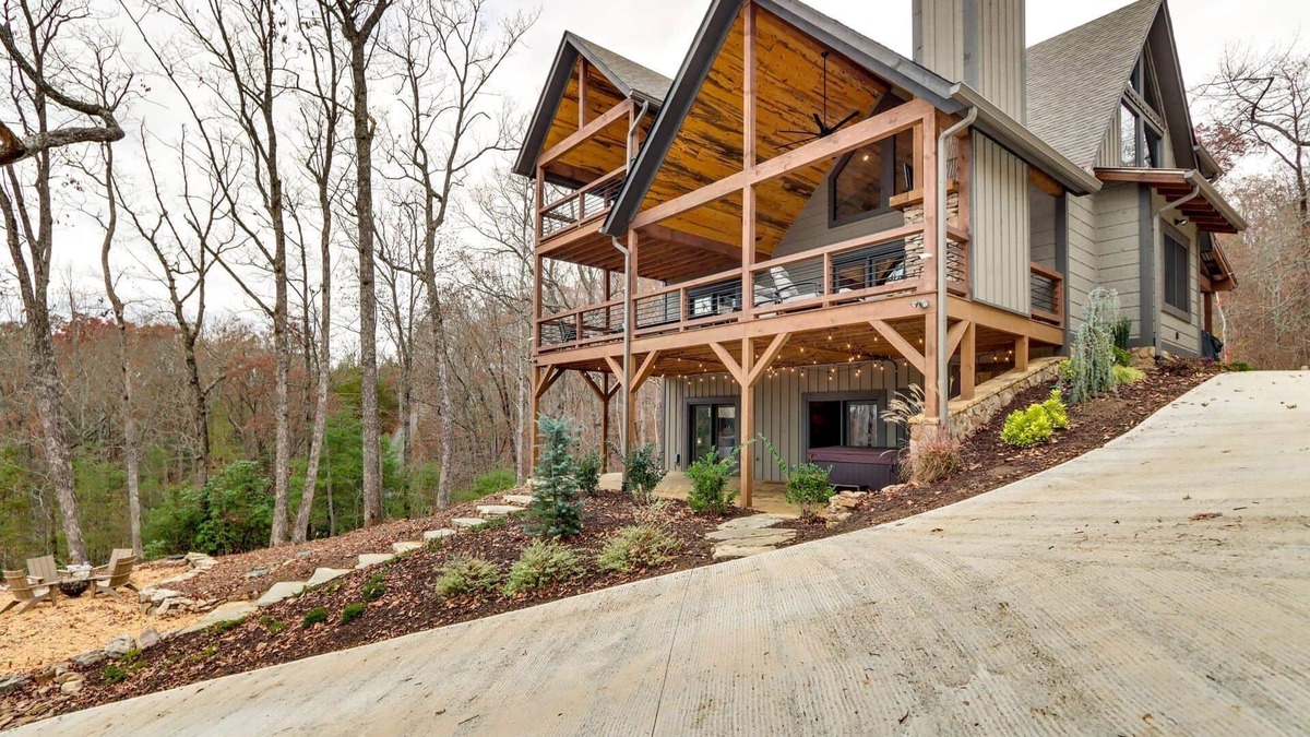 Blue Ridge House | Blue Ridge Mountain Retreat - The Lazy Daze Cabin
