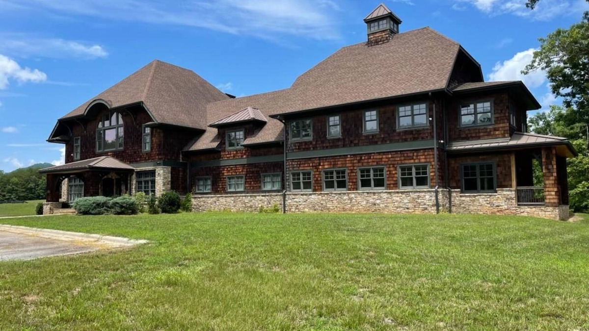 Union Mills Cabin | Blue Ridge Mountain Lodge-Near Asheville/Charlotte DIY Wedding,Reunion,King Beds