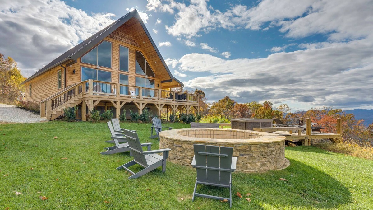 Andrews Cabin | Blue Ridge Mountain-View Cabin w/Hot Tub & Deck!