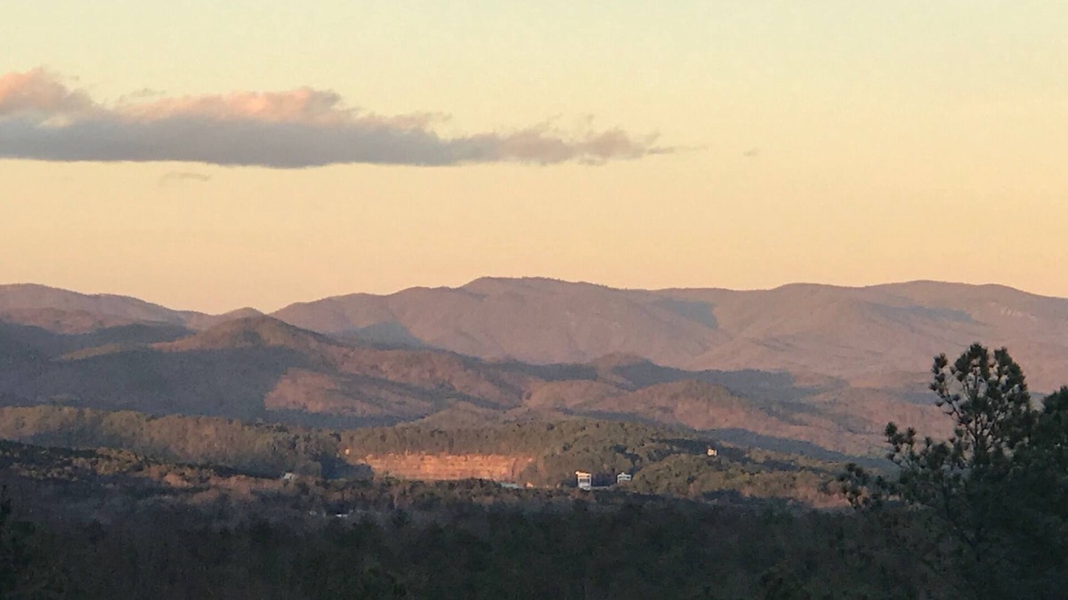 Salem House | Blue Ridge Mountains & Jocassee Dam Views (Morning Glory)