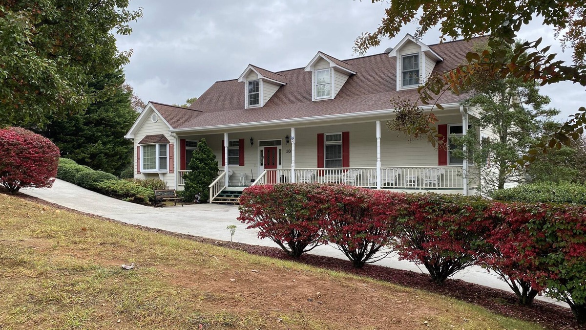 Hayesville House | Blue Ridge Mountains Golf and Lake Retreat