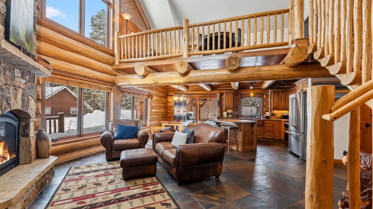 Blue Rock Springs House | Blue River Escape with Private Studio & Hot Tub