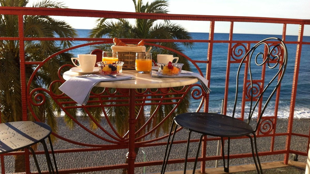 Old Town Apartment | Blue Riviera: a splendid beachfront 1-bedroom apt w/stunning view