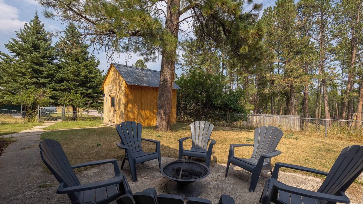 Custer House | Blue Roof in Custer by Mt Rushmore! FREE CSP PASS