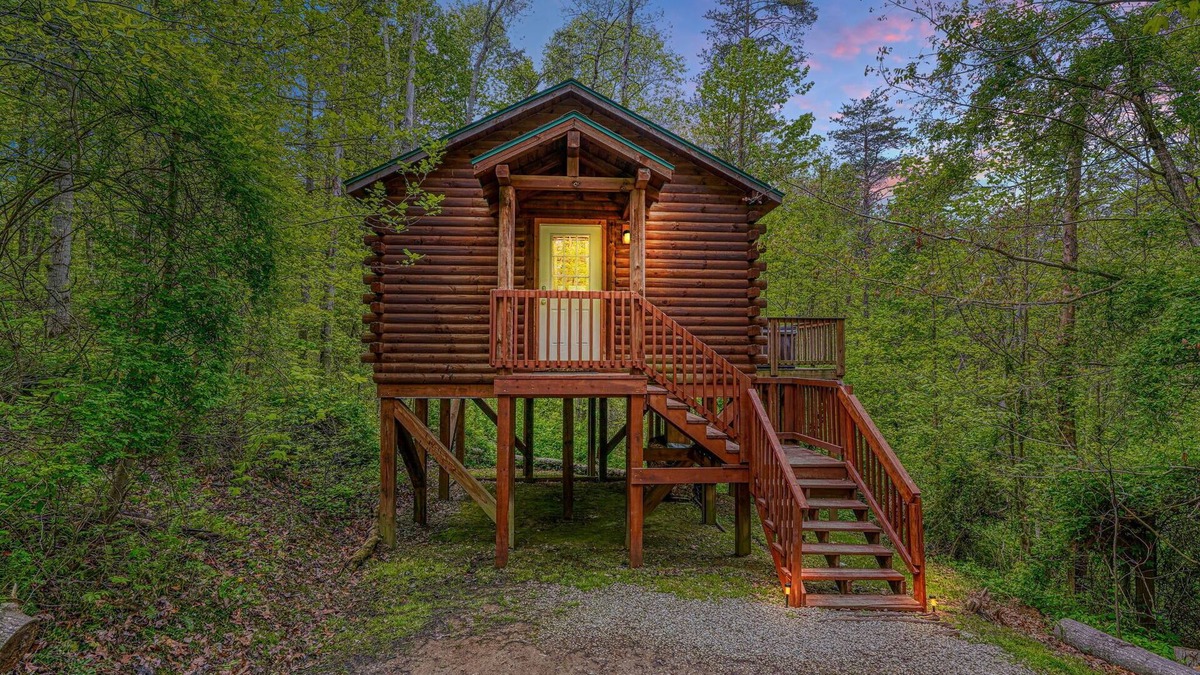 Logan Cabin | Blue Rose Cabins - Overlook Cabin
