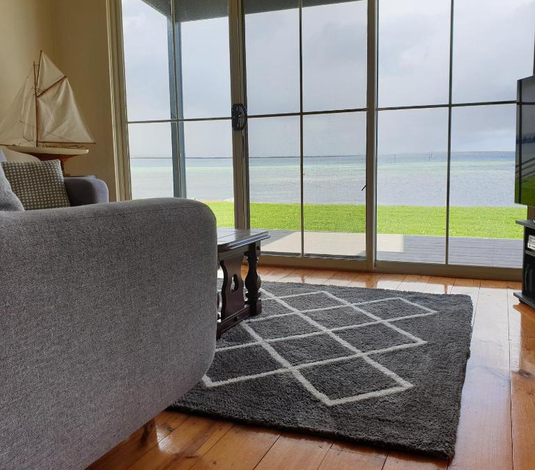 Tumby Bay House | Blue Seas - Beach Front Living