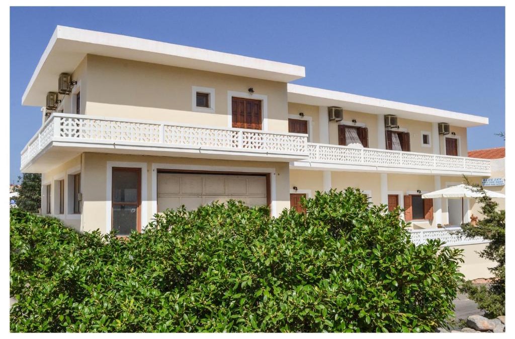 Fry Apartment | Blue Sky