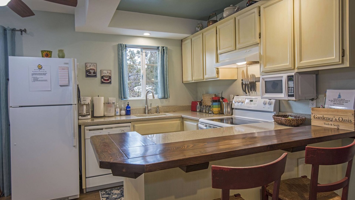 Orchard District House | Blue Spruce Guesthouse - Walkable to river trail and downtown Bend