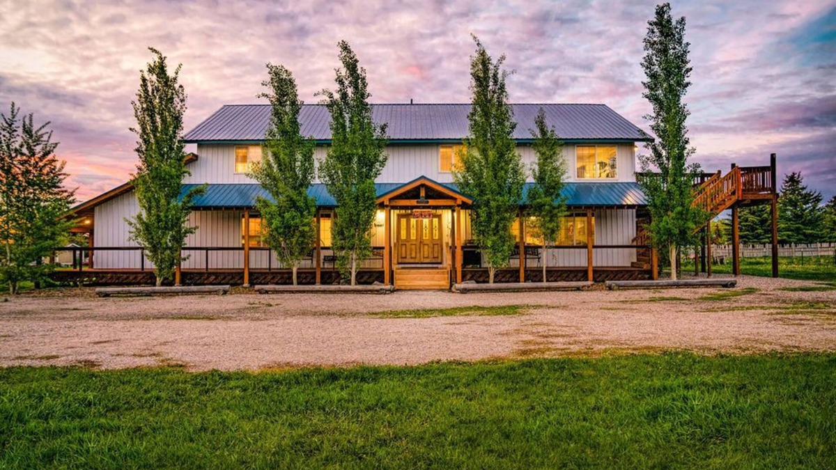 Victor House | Blue Spruce Inn 1.25 acres mountain views 6 bed 6.5 bath 4,040 sqft - 2 kitchens