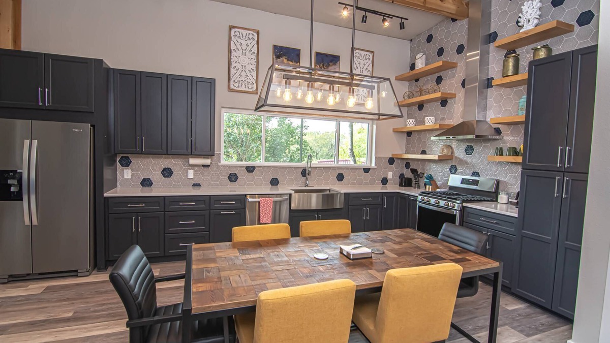 Morgan Apartment | Blue Star Bungalow at Lake Whitney: Pet-Friendly Secluded Lake Retreat, Wrap Around Deck & Fire Pit