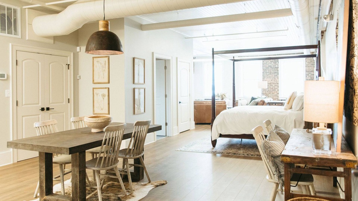 Maryville Apartment | Blue Suede Shoes Suite