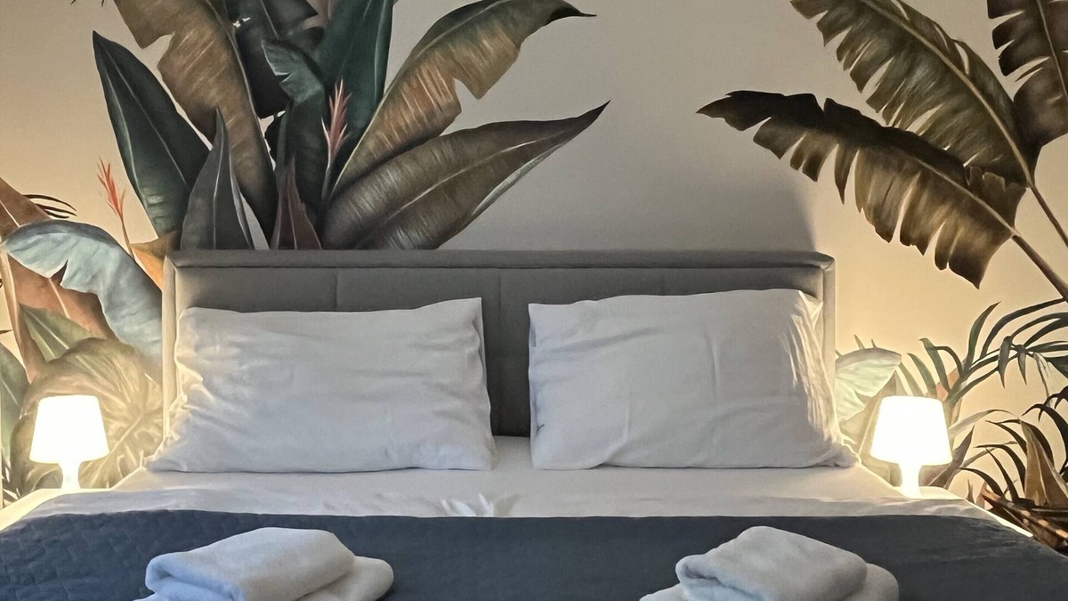 Linz Apartment | Blue Tropic Retreat