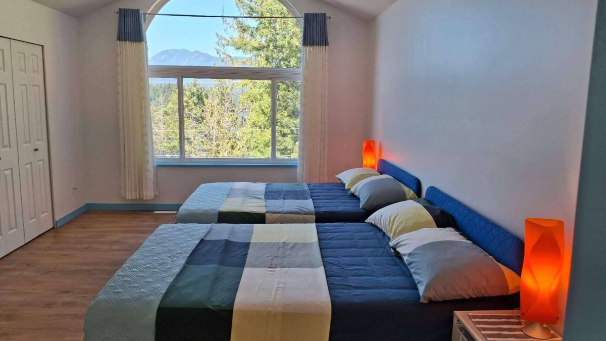 Sechelt House | Blue Villa by the Sea
