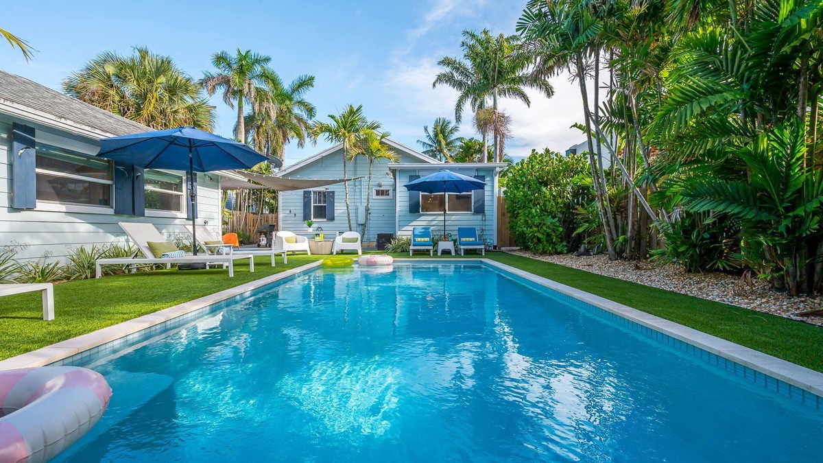 Flamingo Parks House | Blue Water Bungalow - Chic Palm Beach Vibes