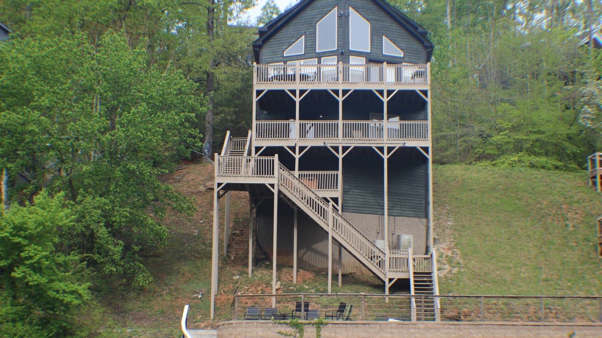 Lakeside Estates House | "Blue Water Lodge" Jump'n Bridge, billiards, hot tub, dock, community pool