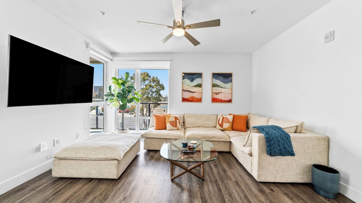 Marina del Rey Apartment | Blue Wave Luxurious Retreat Marina View
