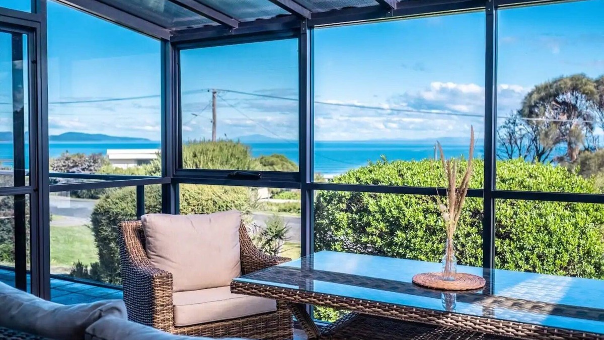 East Coast Tasmania House | Blue Waves - Freycinet