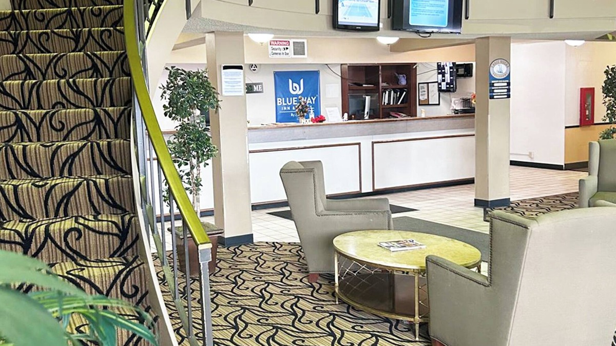 La Crosse Hotel | Blue Way Inn and Suites Lacrosse - Comfort 1 King Bed Non Smoking