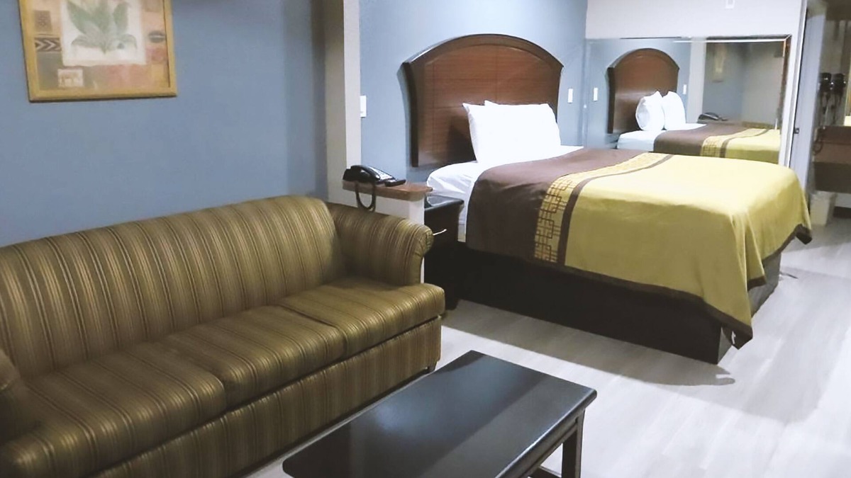Greater Greenspoint House | Blue Way Inn & Suites Houston-1 King Bed Non Smoking