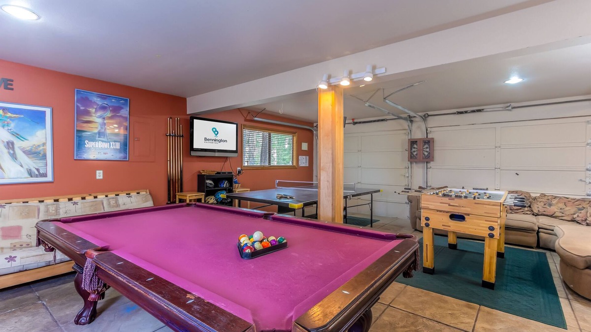 Sunriver House | BLUE01 - Spacious Home, AC, SHARC Passes for 2025, Hot Tub